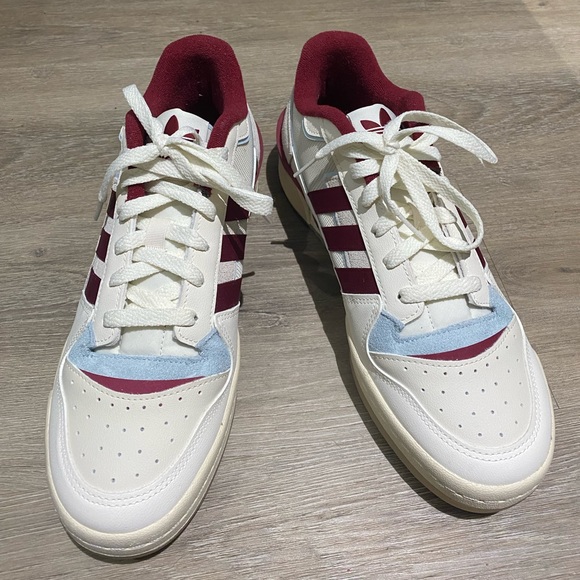 Adidas Forum only wore it once condition 99% - Picture 1 of 4